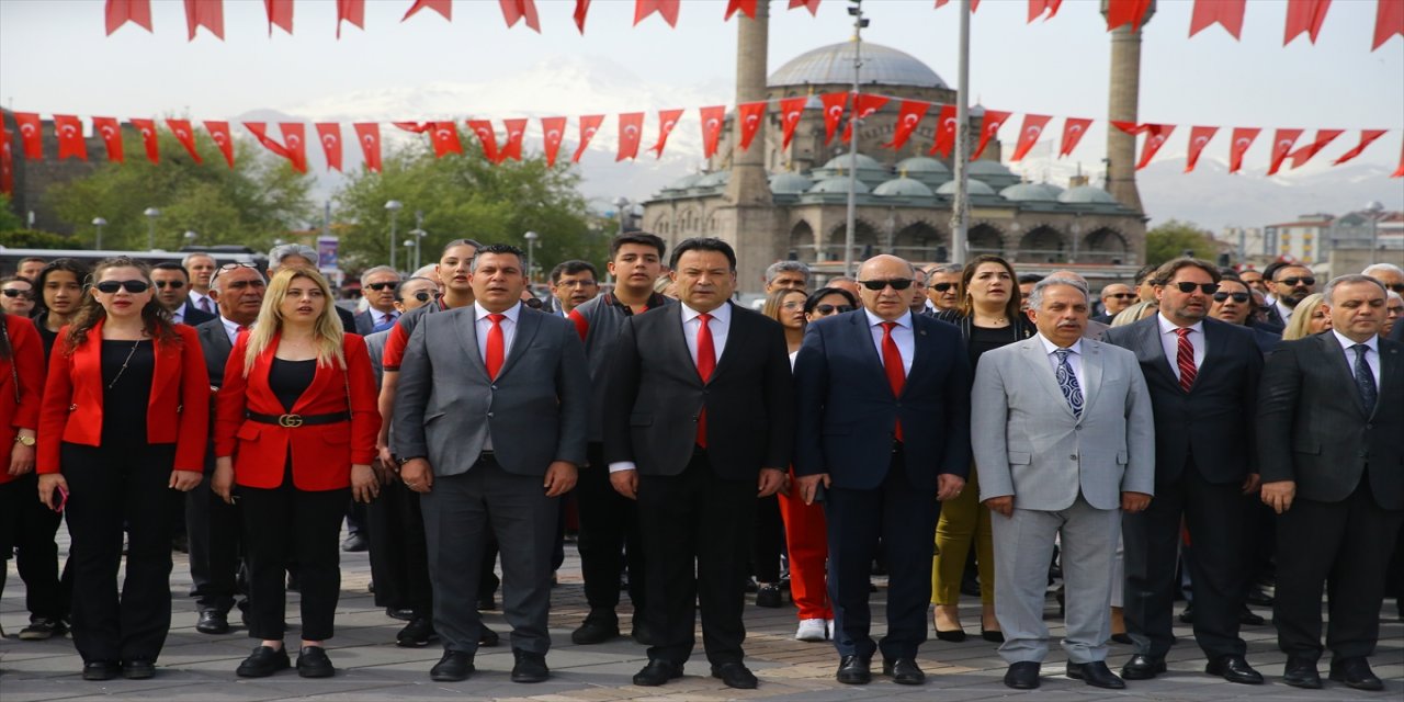 Ülkenin 4 bir yanından 23 Nisan kareleri gelmeye devam ediyor.