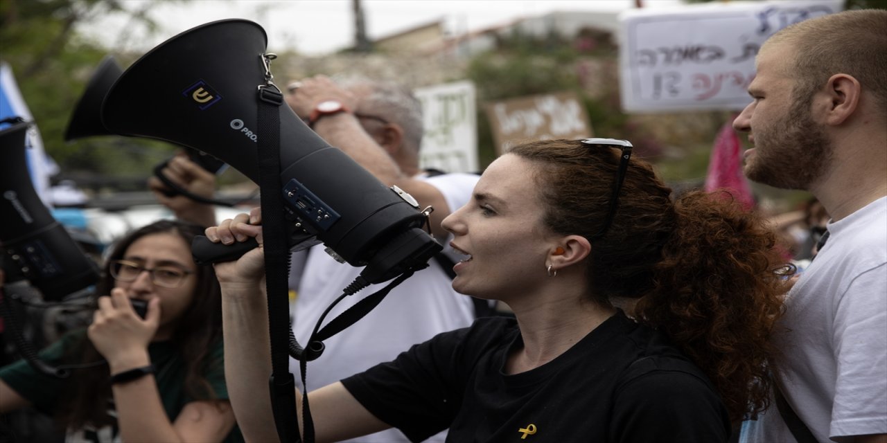 İsrail'de halk erken seçim için meydanlara döküldü.
