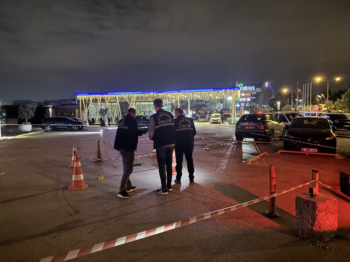 Bursa'da alışveriş merkezinde silahlı kavga