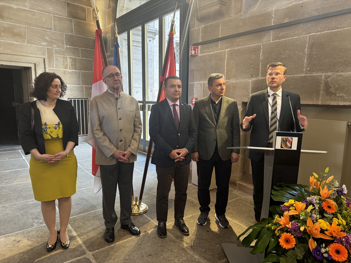 Türkler yük olmaz, yük alır