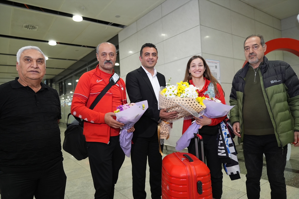 Şampiyonlar yurda döndü