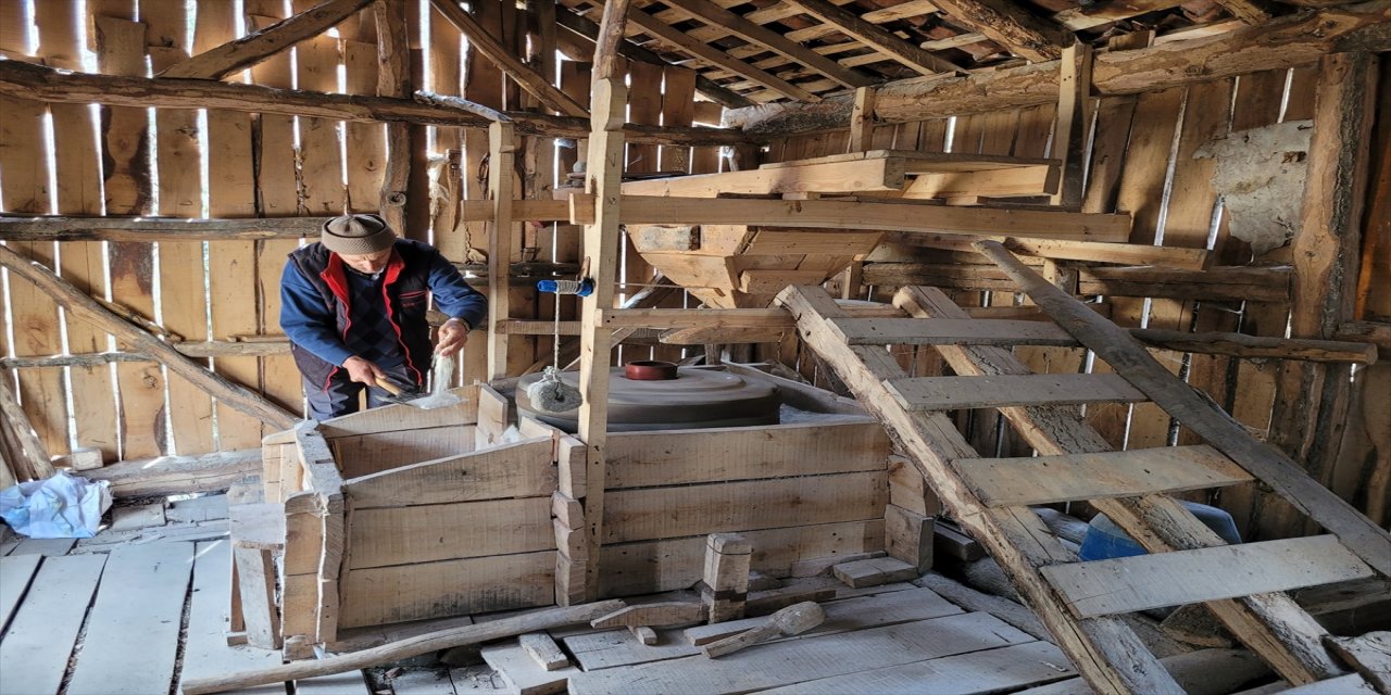 Samsun'da 200 yıllık değirmen faaliyetini sürdürüyor.