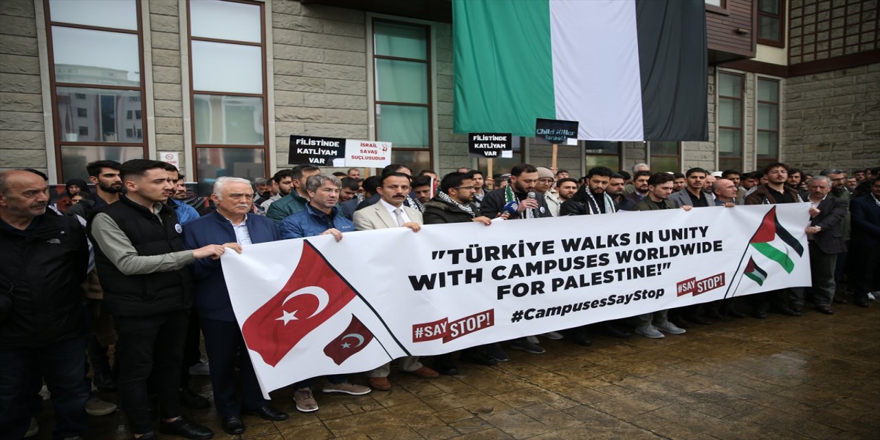 Rize'de üniversitelilerden, ABD'deki Filistin olayları için protesto.