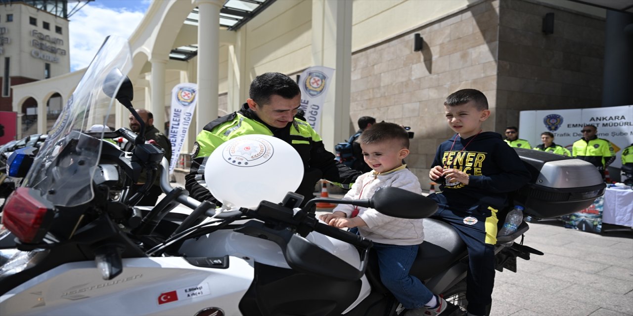 "Çocuklarımız için trafik eğitim tırımızı getirdik."