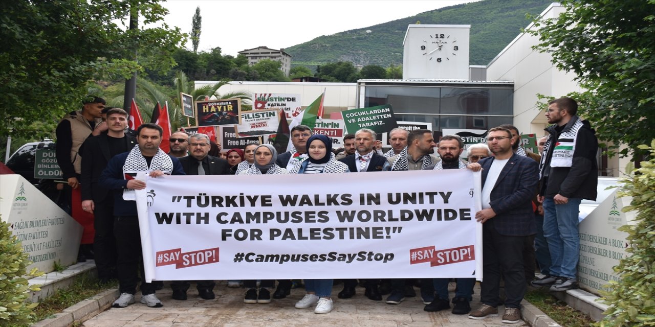 Artvin'de öğrenciler İsrail'e karşı sokaktaydı!