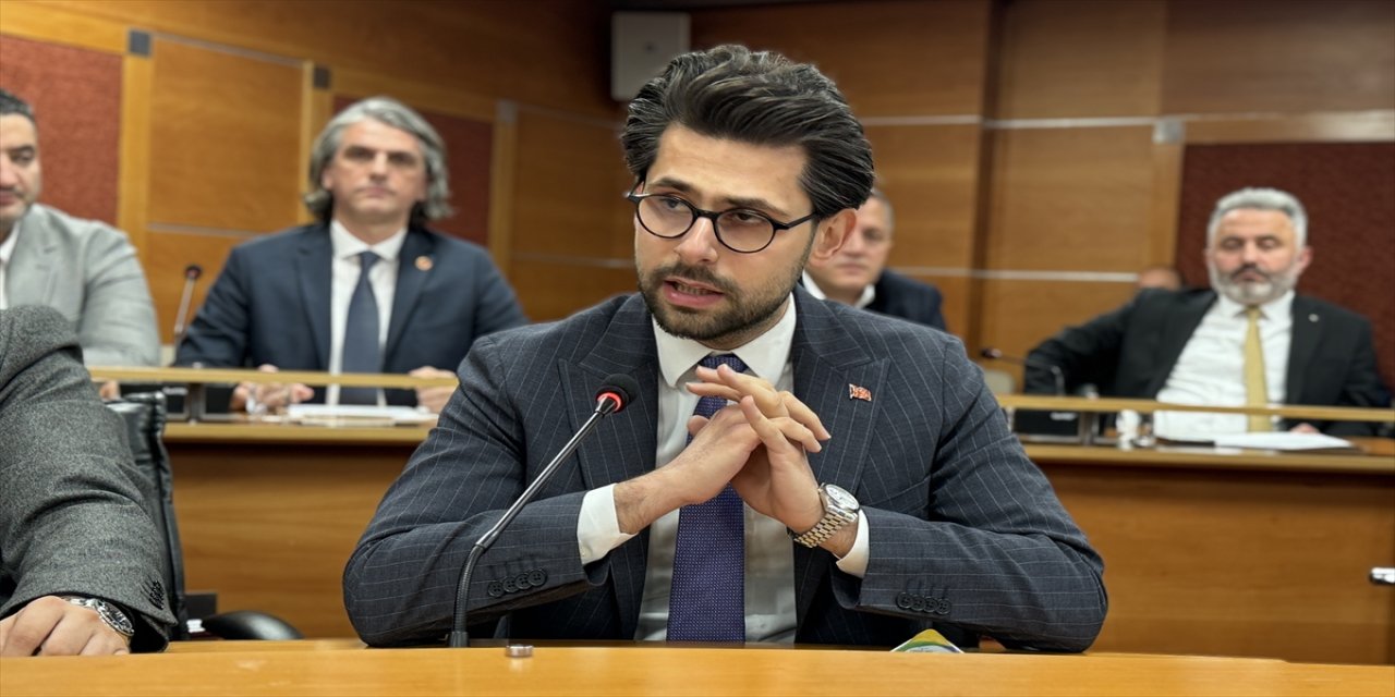 "İşçilerin iş sözleşmeleri belediye tarafından haksız şekilde feshedilmiştir."