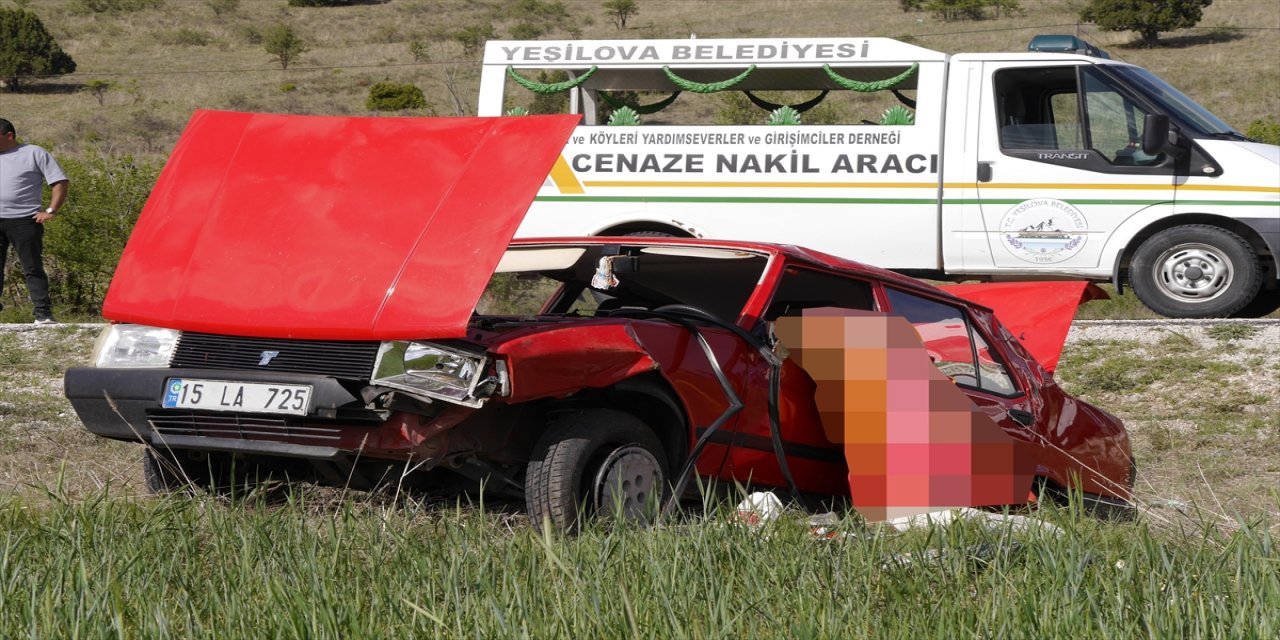 Burdur'da otomobil şarampole devrildi bir kişi hayatını kaybetti.