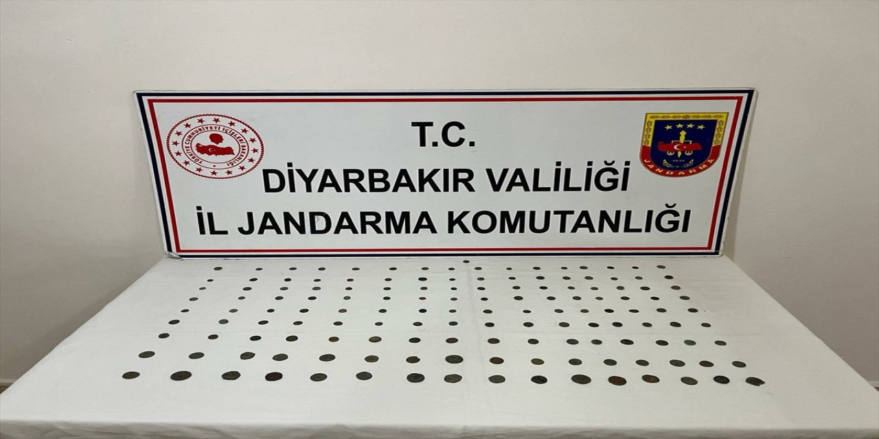 Diyarbakır'da ekipler, dün düzenledikleri tarihi eser operasyunda 3 şüpheliyi yakaladı.