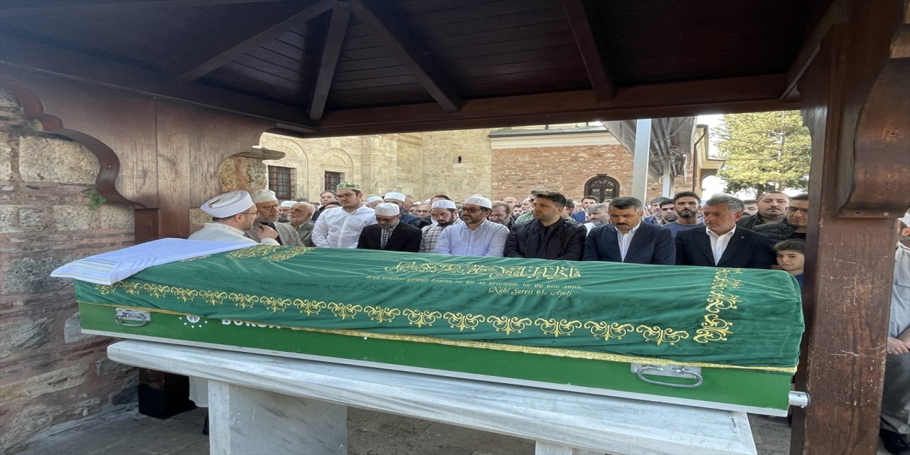 "Ayasofya davası"nı kazanan kişi olarak bilinen İsmail Kandemir'in cenazesi, toprağa verildi.