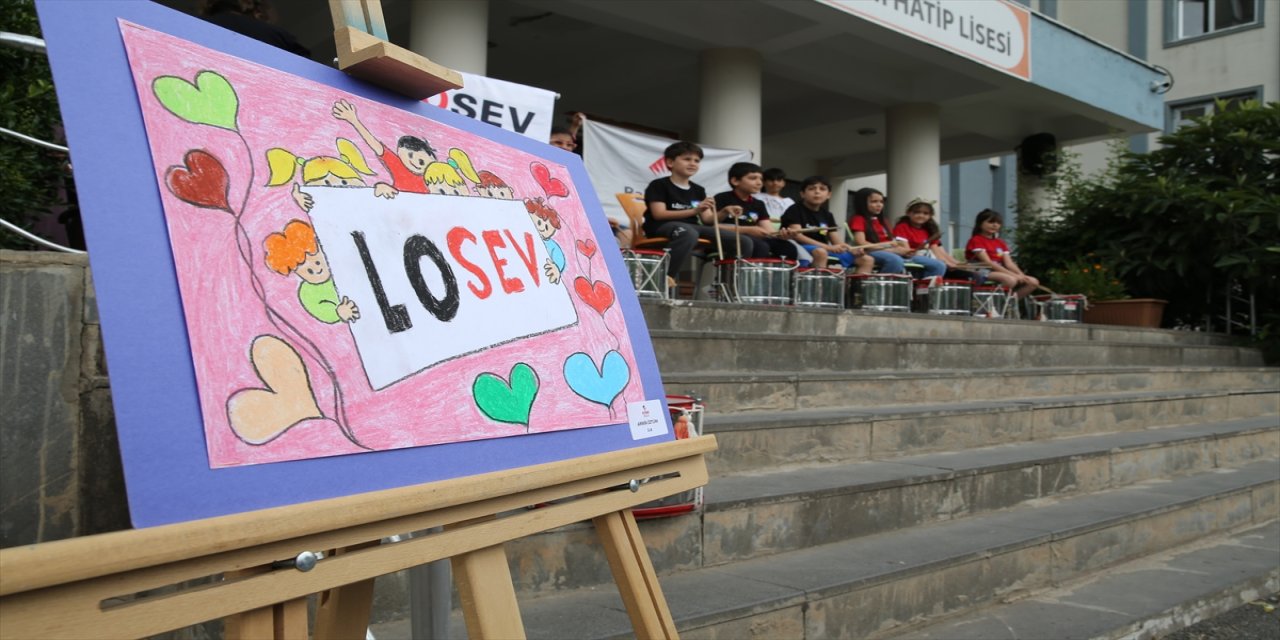 "Bir çocuğun gülüşünden daha değerli bir şey olamaz."