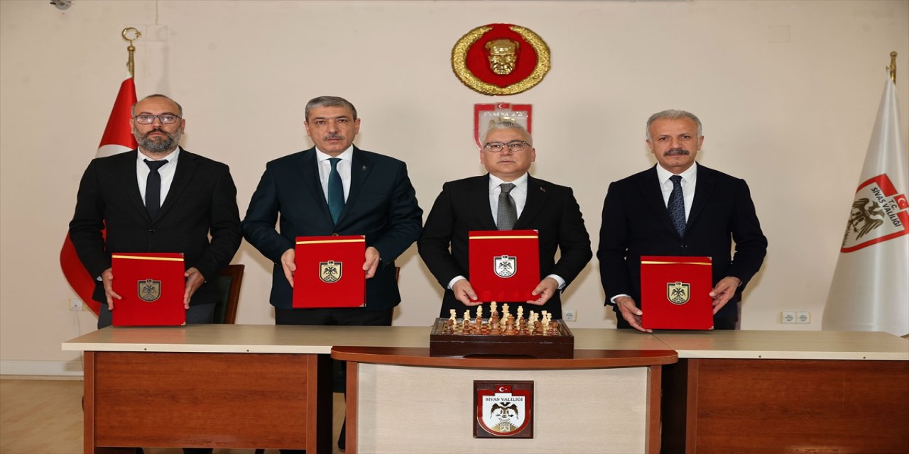 "Türkiye Satranç Federasyonumuzun başarılı çalışmaları ile çok daha geniş kitlelere ulaştığını görüyoruz."