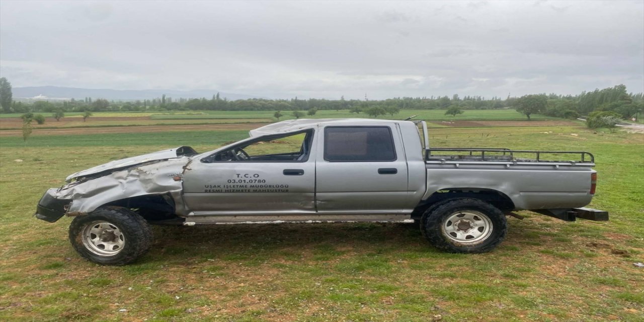 Uşak'ta geçirdiği trafik kazası sonucu hastaneye kaldırılan orman muhafaza memuru tüm çabalara rağmen hayatını kaybetti.