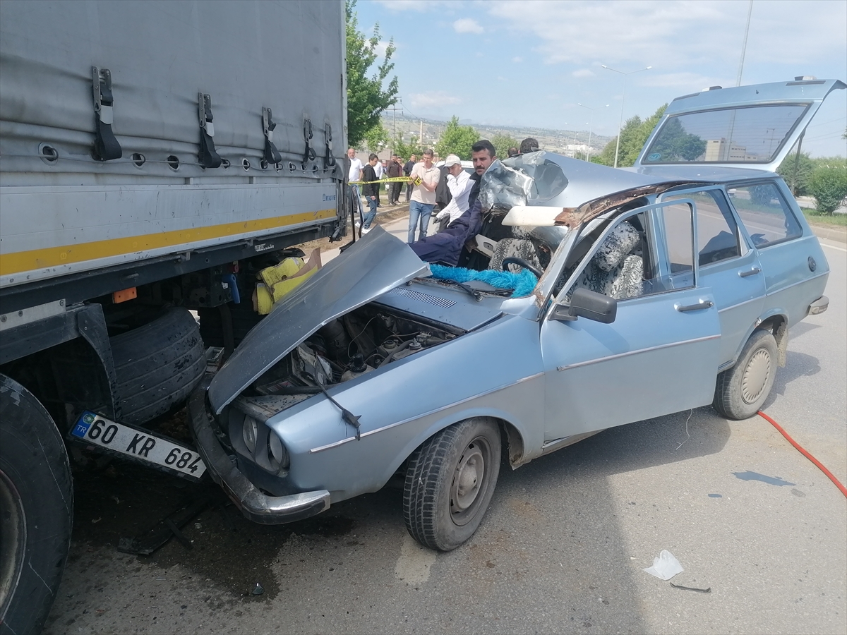 Erba'da otomobil park halindeki tıra çarptı, 1 kişi öldü