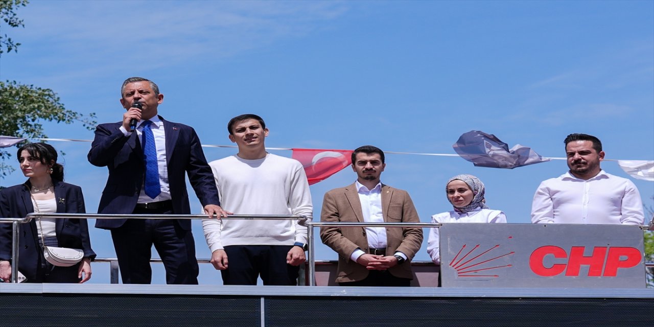 "Bir daha geleceğiz, hep birlikte geleceğiz ve söz veriyoruz. Buraya partinizi iktidar yapmış olarak geleceğiz"