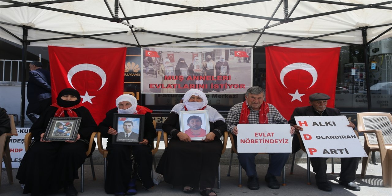 "Artık yeter yakamızdan düşün"