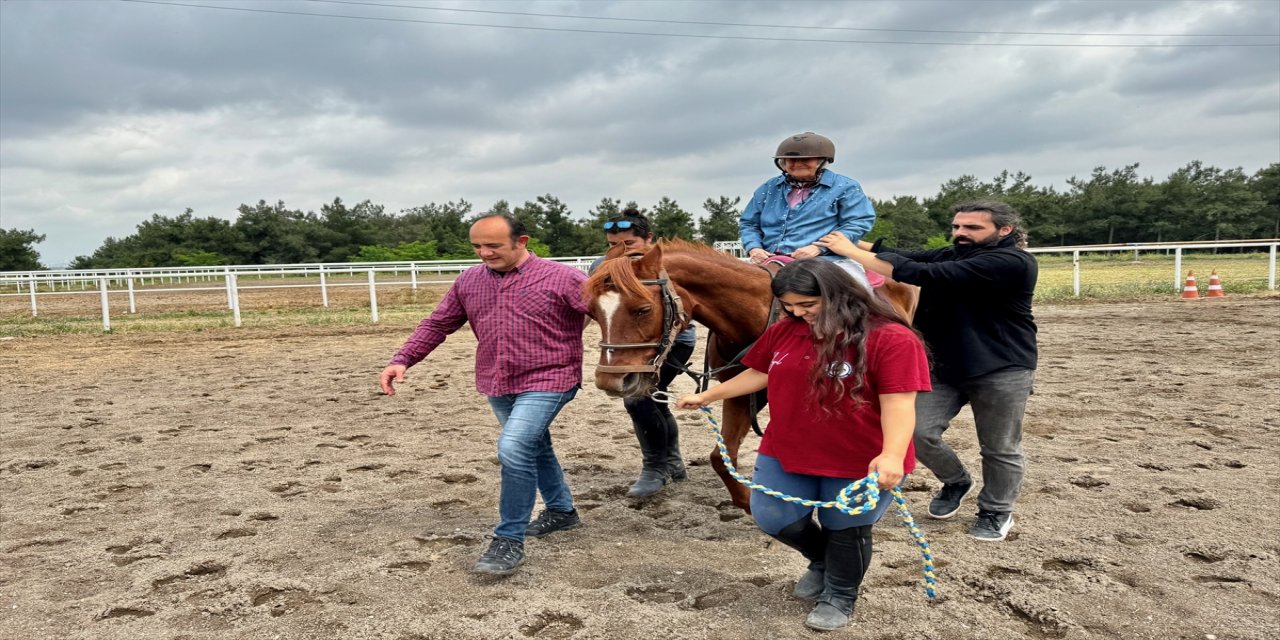 "Çocukluk günlerimi yaşadım. O günleri hiç unutamıyorum, çok özlüyorum. İkinci defa burada yaşamış oldum."
