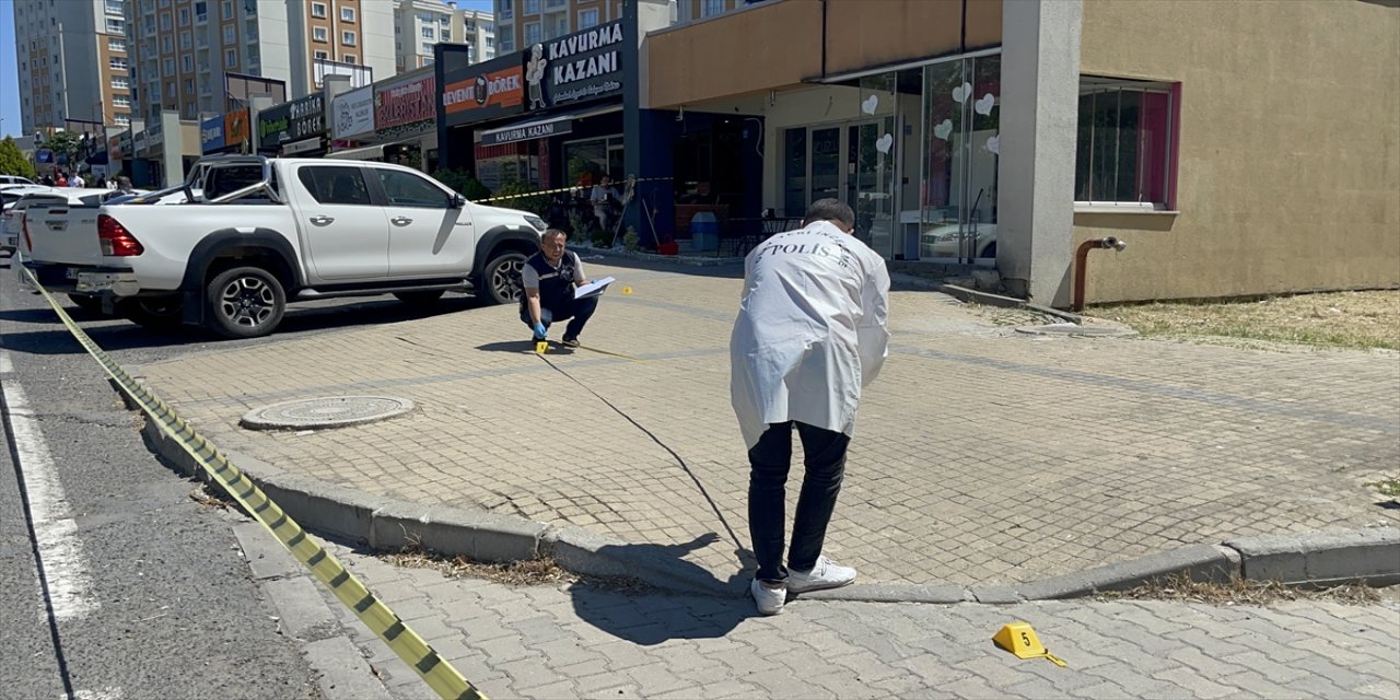 Tekirdağ'ın Çorlu ilçesinde boşanma aşamasındaki eşi tarafından silahla vurulan kadın yaralandı.