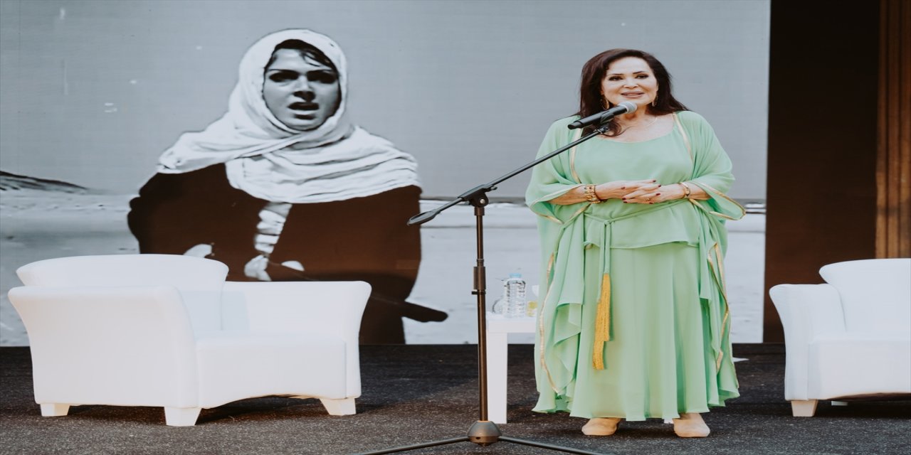 "Türk sinemasının sultanı" olarak bilinen Türkan Şoray, Şanlıurfa Kültür Yolu Festivali kapsamında söyleşiye katıldı.