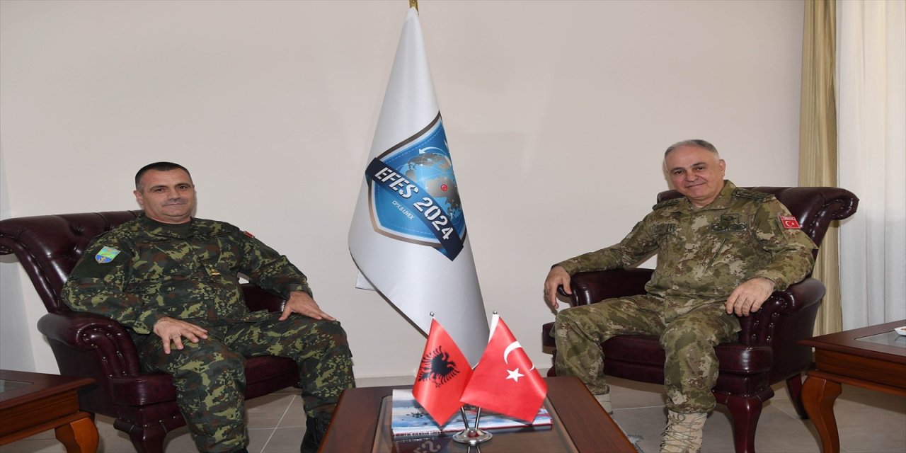 Genelkurmay Başkanı Orgeneral Metin Gürak, Arnavutluk Genelkurmay Başkanı Tümgeneral Arben Kingji ile bir araya geldi.