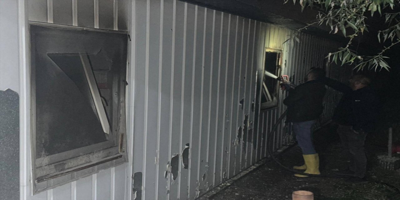 Bingöl'ün Kiğı ilçesinde şantiyedeki konteynerde çıkan yangında 1 işçi öldü, 1 işçi yaralandı.