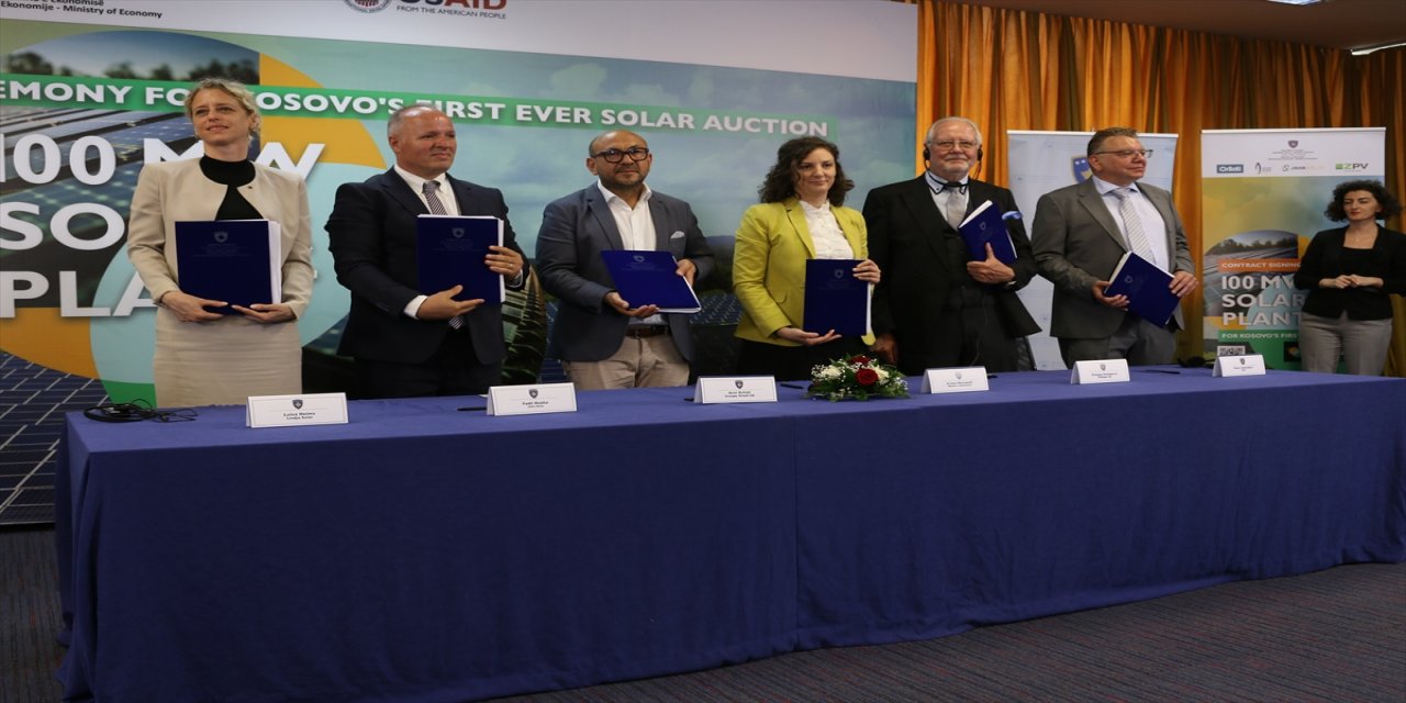 Balkan ülkesi Kosova'da kurulacak 100 megavat (MW) kapasiteli ilk güneş enerjisi santrali için imza töreni düzenlendi.