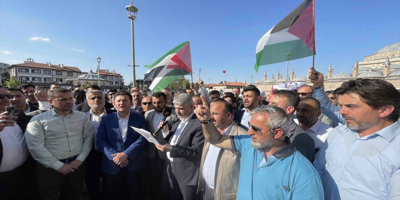 Konya'da, Evrensel Hafızlar Derneği üyelerince İsrail'in Gazze'ye yönelik saldırıları protesto edildi.