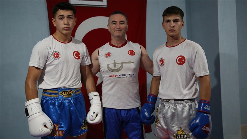 Kick boksçu iki arkadaş milli forma için ter döküyor