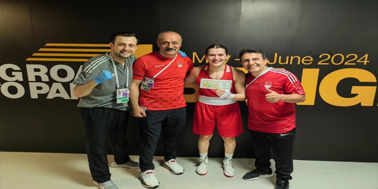 Milli boksör Esra Yıldız Kahraman, Paris 2024 Olimpiyat Oyunları'na katılma hakkı elde etti.