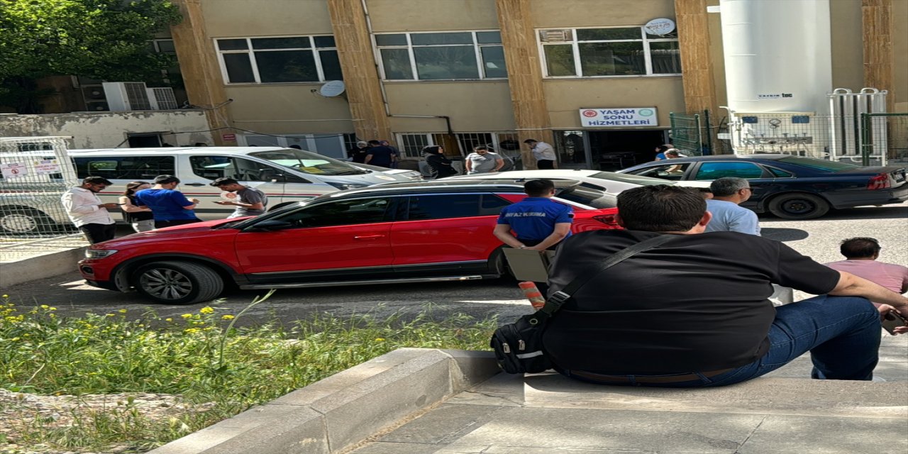 Sivas'ta eğitim gördüğü anaokulunda fenalaşan 6 yaşındaki kız çocuğu, kaldırıldığı hastanede hayatını kaybetti.