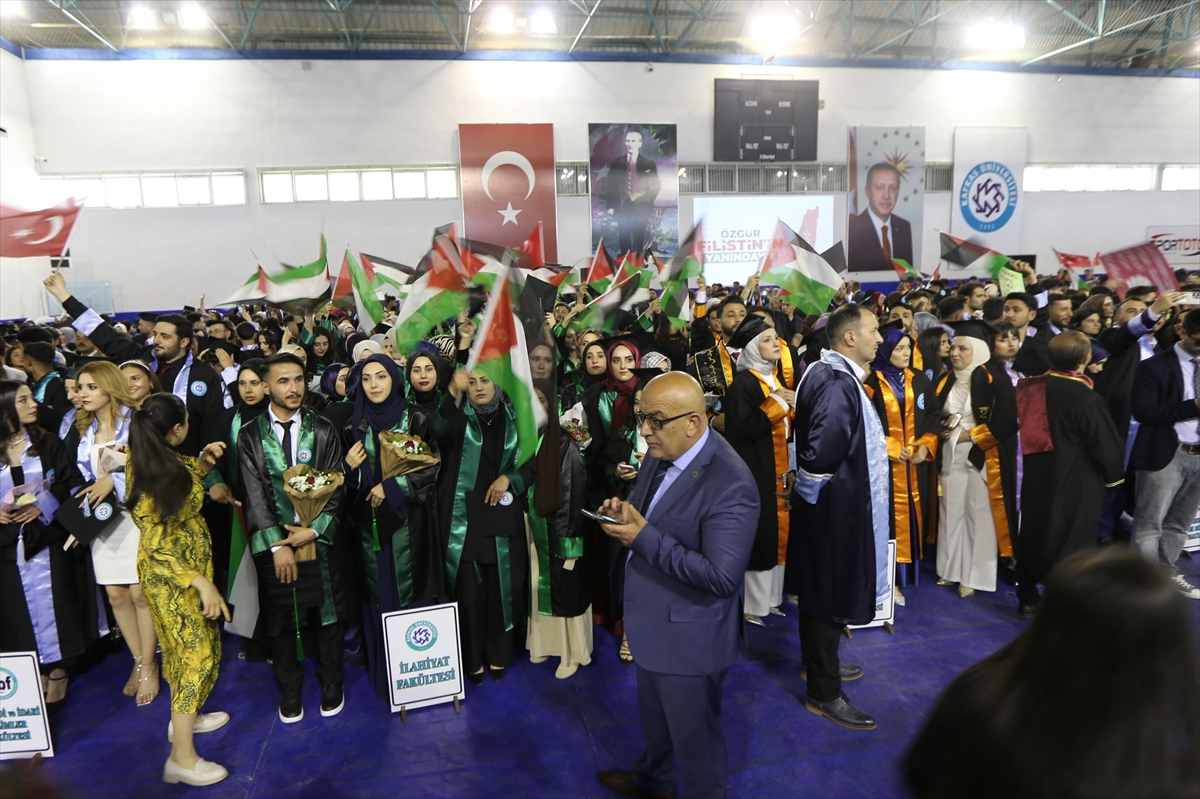 Kars Kafkas Üniversitesinde Filistin Bayraklı mezuniyet töreni düzenlendi