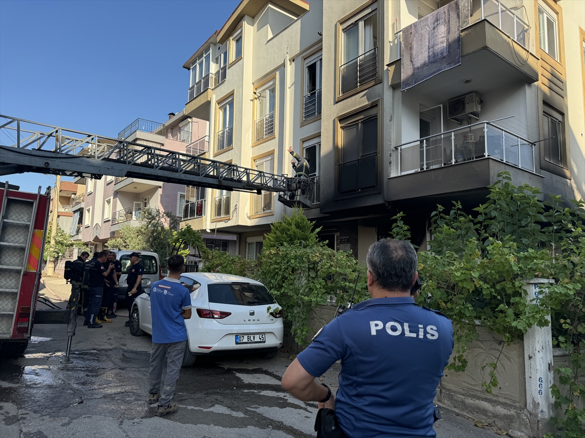 Antalya'da apartman dairesinde çıkan yangın söndürüldü