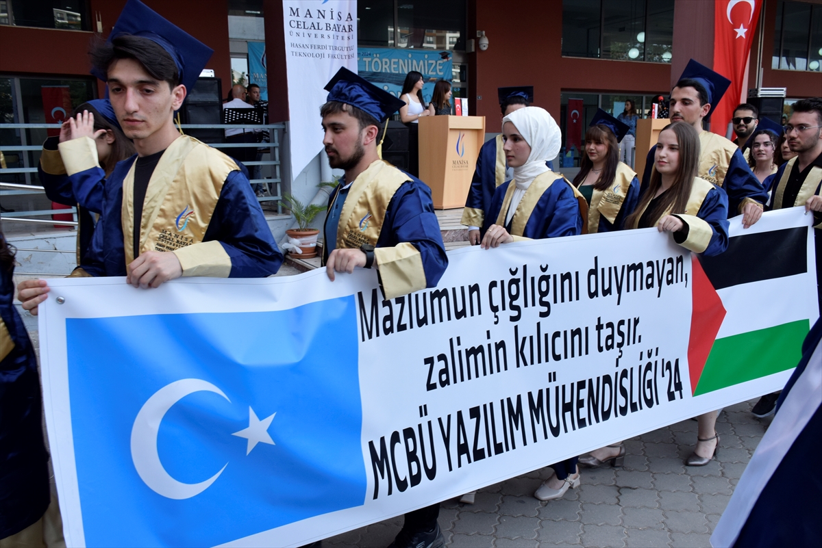 Mezuniyet töreninde Filistin'e destek pankartı