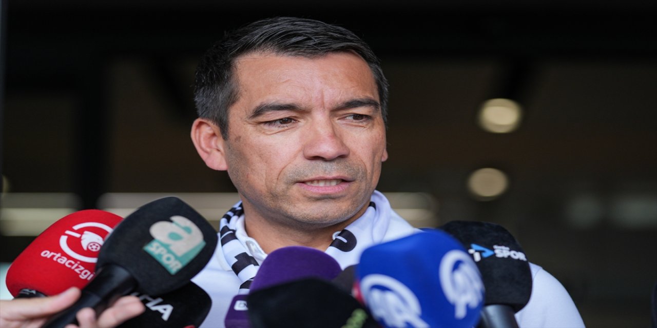 Beşiktaş'ta teknik direktörlük görevine getirilen Giovanni van Bronckhorst, İstanbul'a geldi.