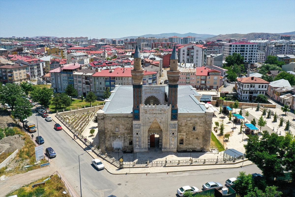 "Mavi Medrese" FPV dron ile görüntülendi