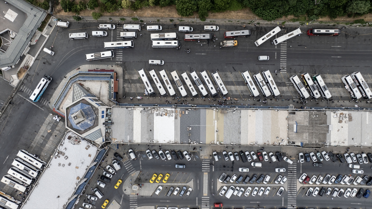 Esenler'deki Büyük İstanbul Otogarı'nda bayram yoğunluğu