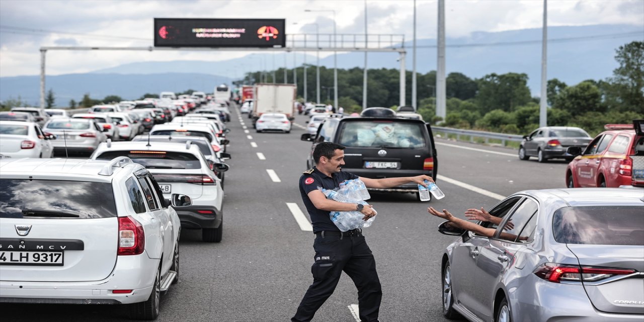 Kırklareli'nde dolunun zarar verdiği ev, araç, iş yeri ve tarım arazilerinde hasar tespitine başlandı.