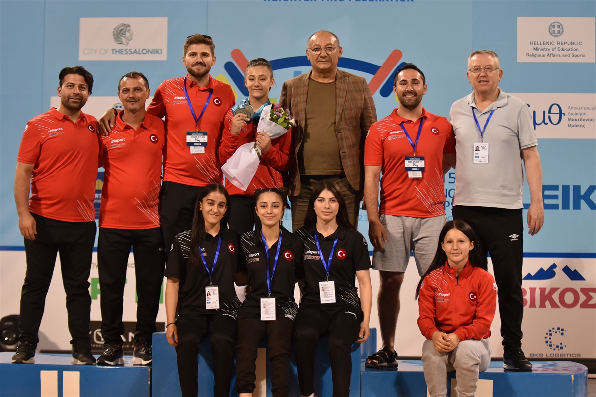 Milli halterci Zehranur Aslan, 15 Yaş Altı Avrupa Şampiyonası'nda ikinci oldu