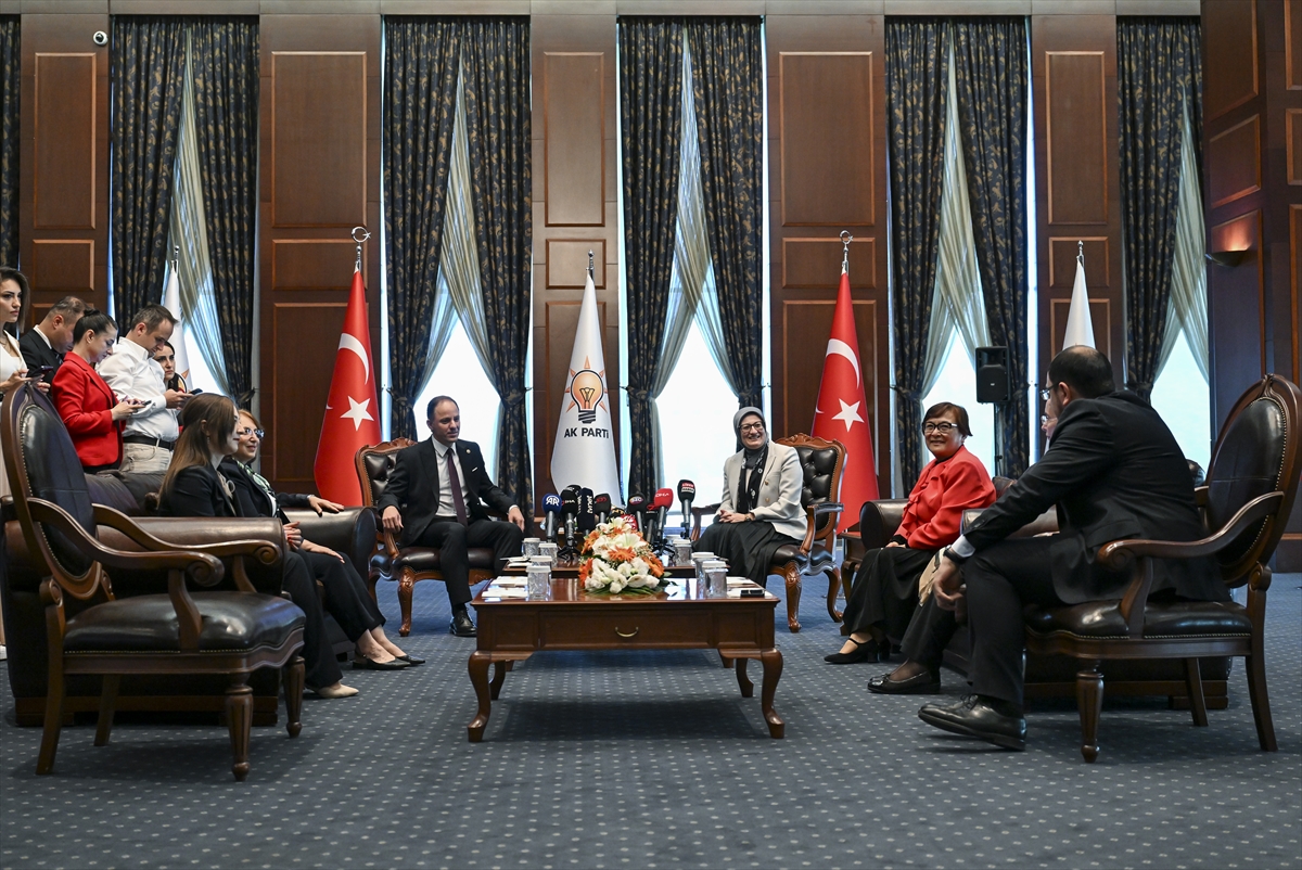 AK Parti Genel Merkezi bayramlaşıyor