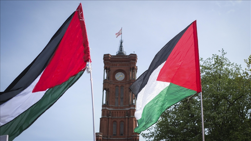 Almanya'da bir lisede "Filistin'e destek gösterisi endişesiyle" mezuniyet töreni iptal edildi