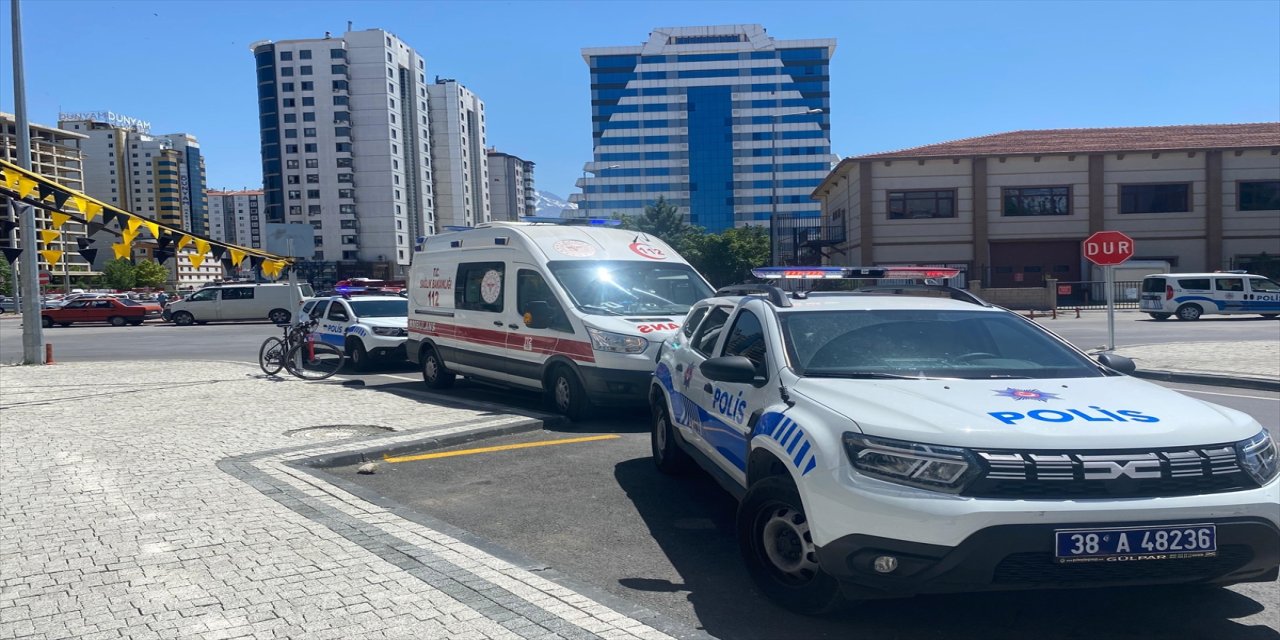 Kayseri'nin merkez Kocasinan ilçesinde çıkan kavgada 1 kişi yaralandı.