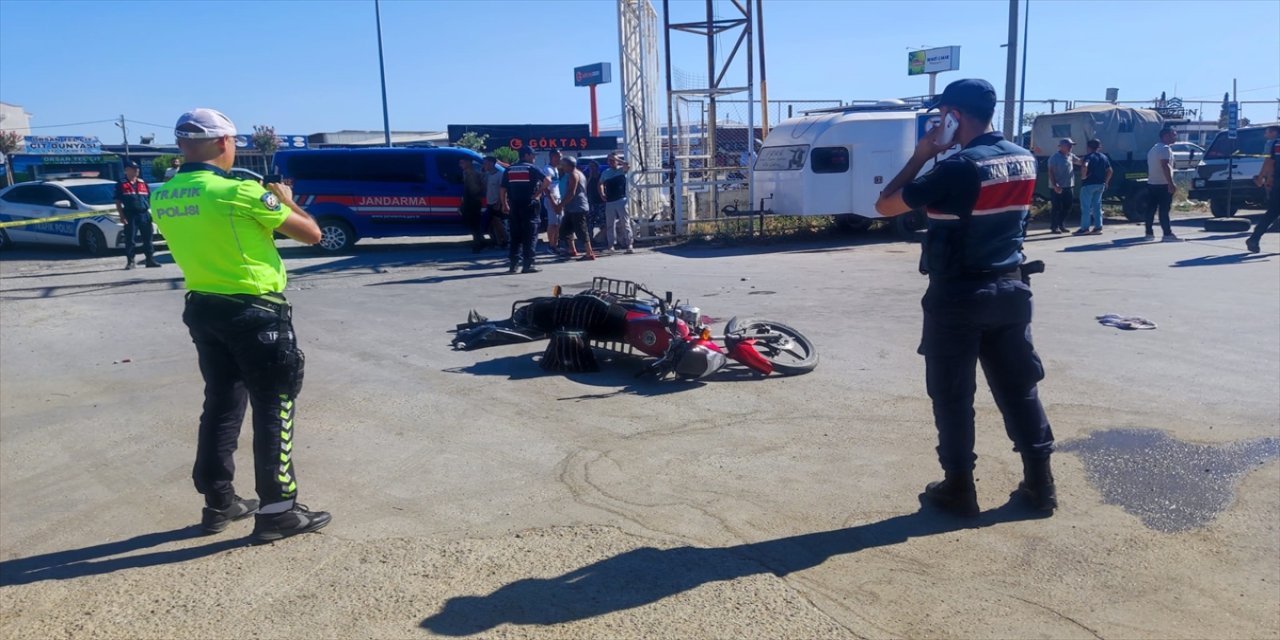 Balıkesir'in Edremit ilçesinde iki grup arasında çıkan silahlı kavgada 2 kişi hayatını kaybetti.