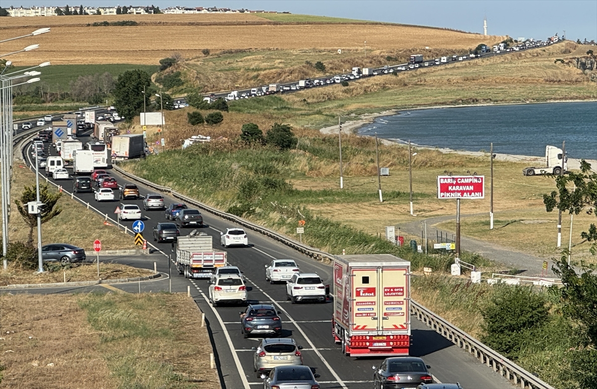 Tekirdağ-İstanbul kara yolunda dönüş yoğunluğu
