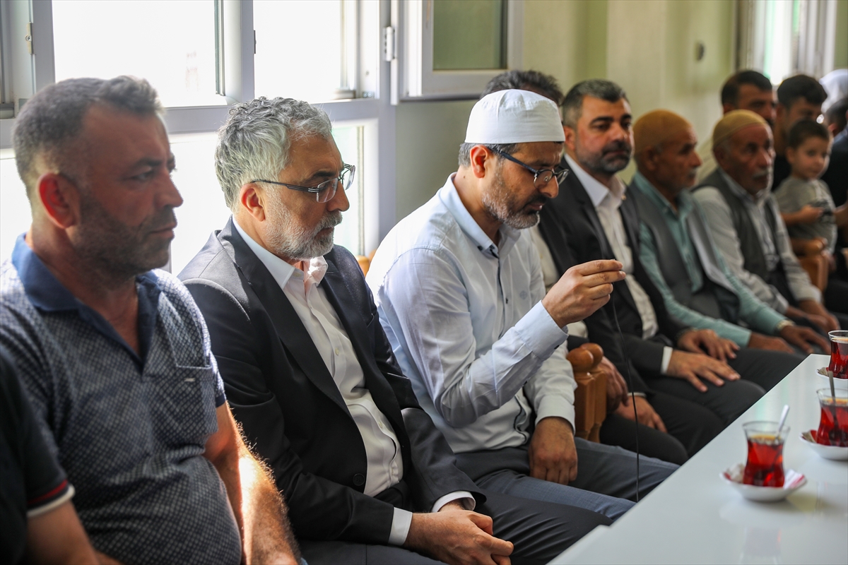 Bakan Işıkhan, anız yangınlarında ölenlerin yakınlarını ziyaret etti