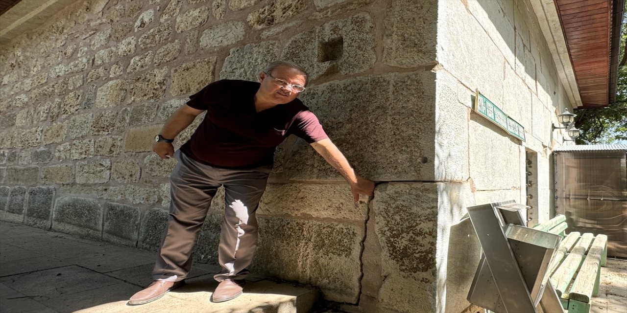 "Havza içinde kuraklık devam ettiği sürece yarıklar olmaya devam edecek"