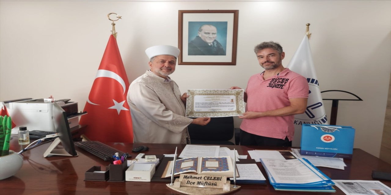 Sakarya'nın Karasu ilçesinde yaşayan Almanya uyruklu Michael Raab, Müslüman oldu.