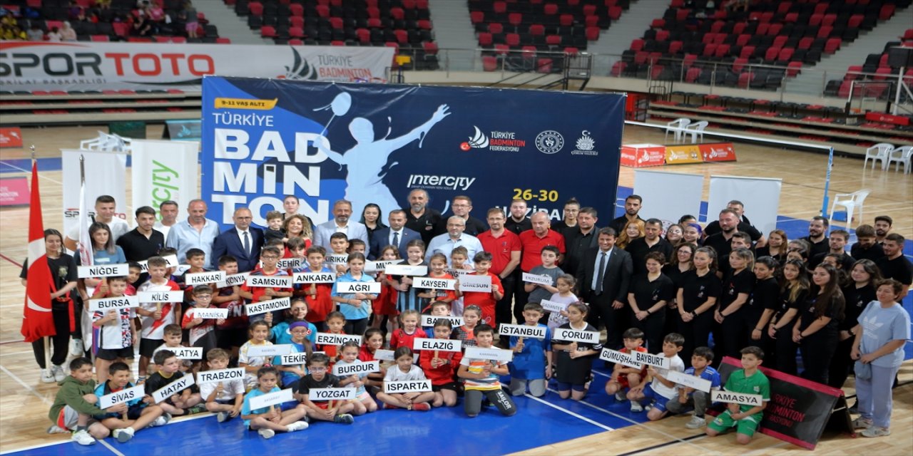 Türkiye Badminton Federasyonu tarafından düzenlenen şampiyonada 509 sporcu mücadele ediyor.