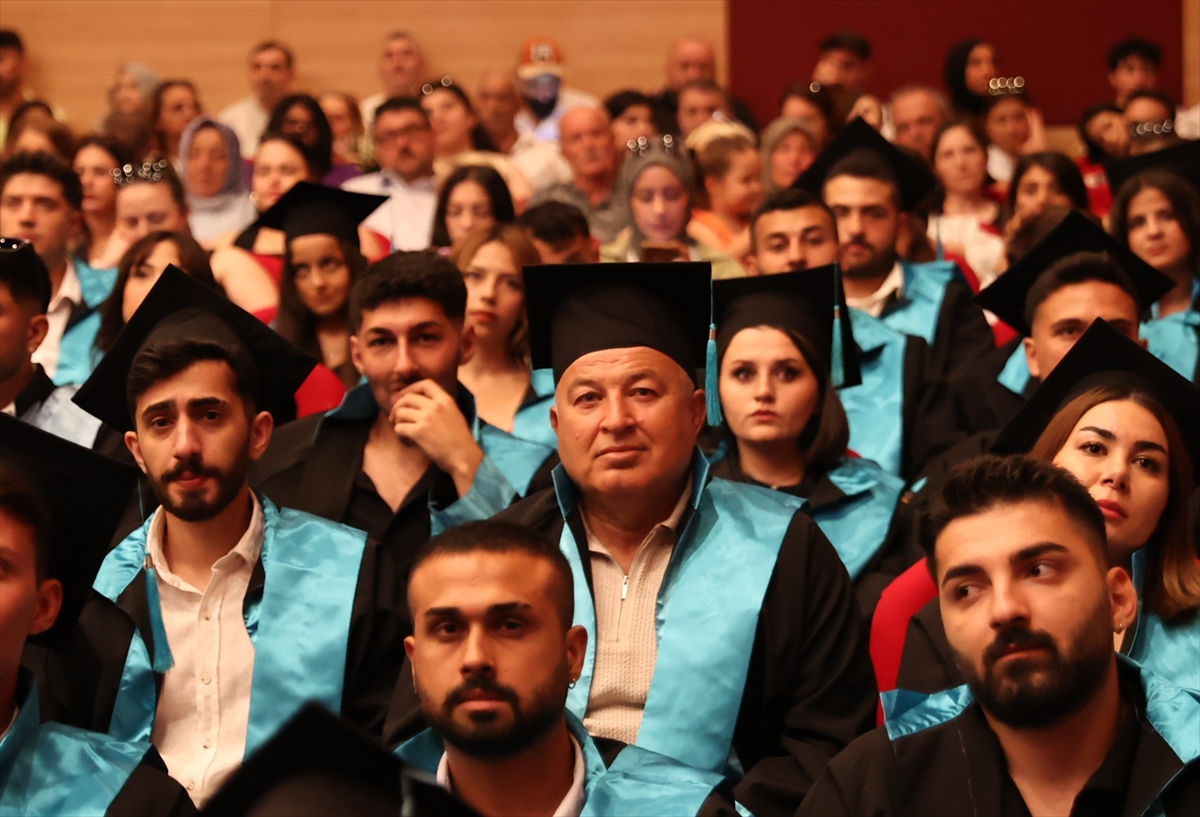 Hayali olan spor fakültesinden 60 yaşında mezun oldu