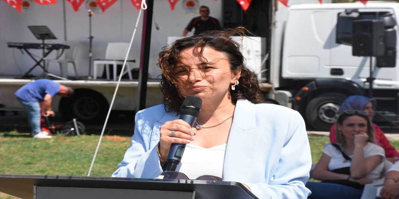 Samsun'da "Koruyucu Aile Günü" kapsamında düzenlenen şenlikte, koruyucu aileler ile çocuklar keyifli vakit geçirdi.