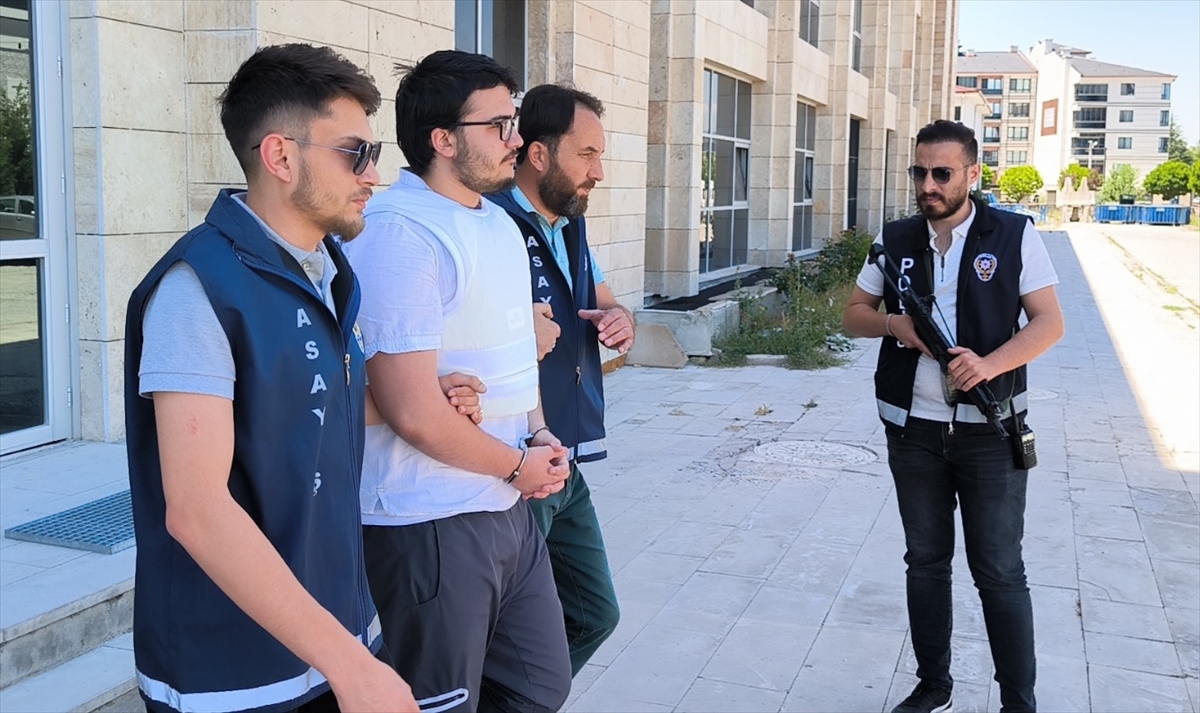 Kütahya'daki çifte cinayetin zanlısı, annesi ve üvey babasını öldürdüğünü itiraf etti