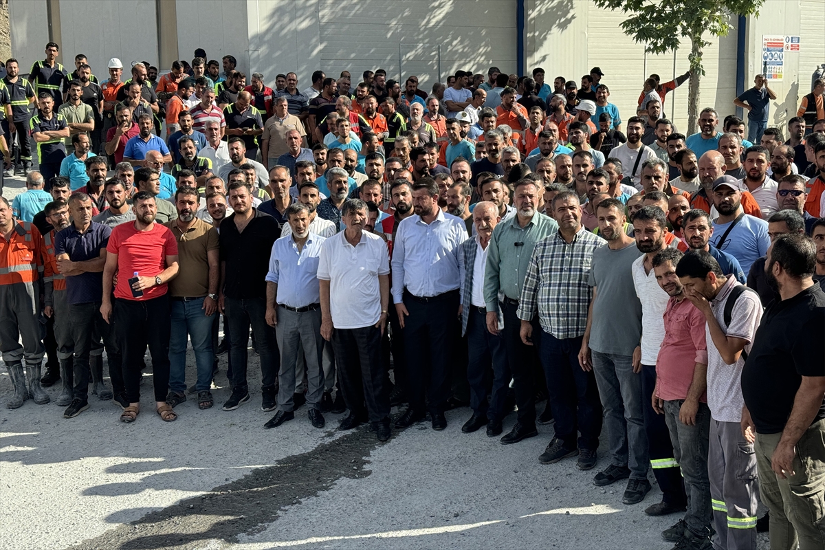 Elazığ'da maden işçileri iş bırakma eylemi yaptı